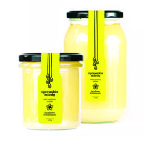 Dwa słoiki miodu o różnej pojemności.